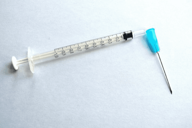 tuberculine needle and syringe
