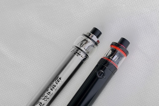 a pair of vape device