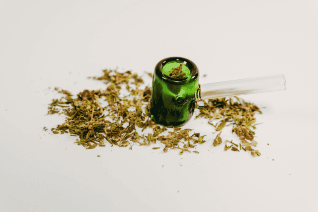 glass weed pipe - featured image