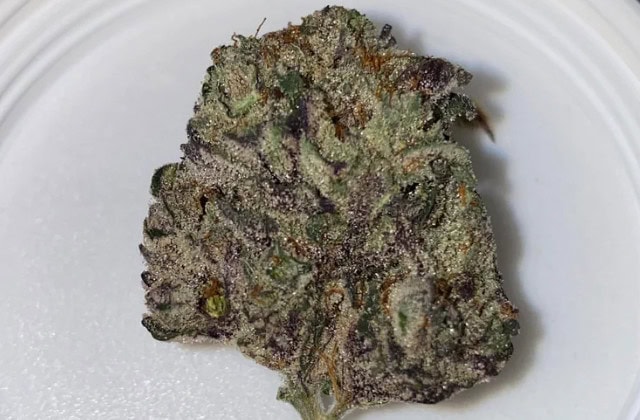 white wedding strain