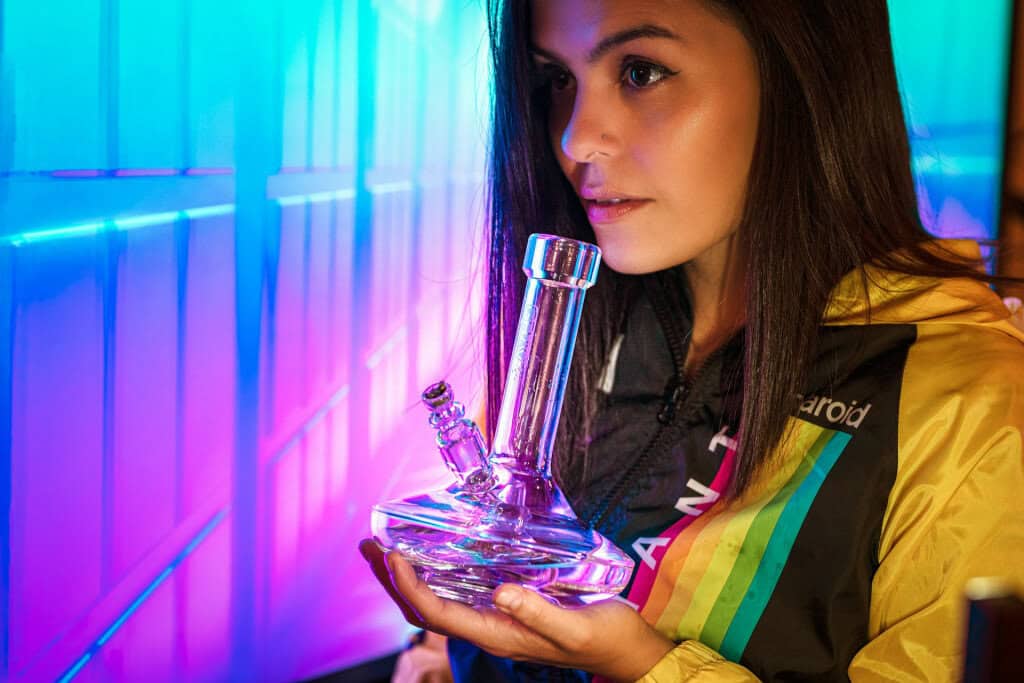 woman using bong - featured image